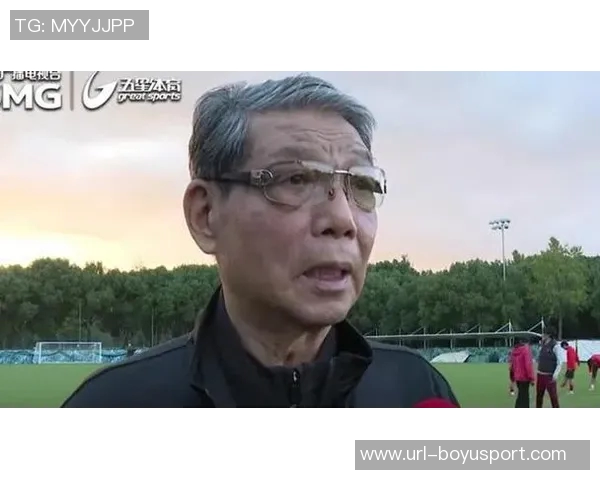 徐根宝高龄仍陪伴U20球员为他们付出辛劳感动球员心声