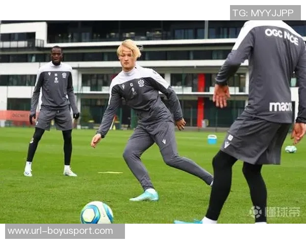 湖人队官推分享客场出发照片即将前往明尼苏达和孟菲斯挑战