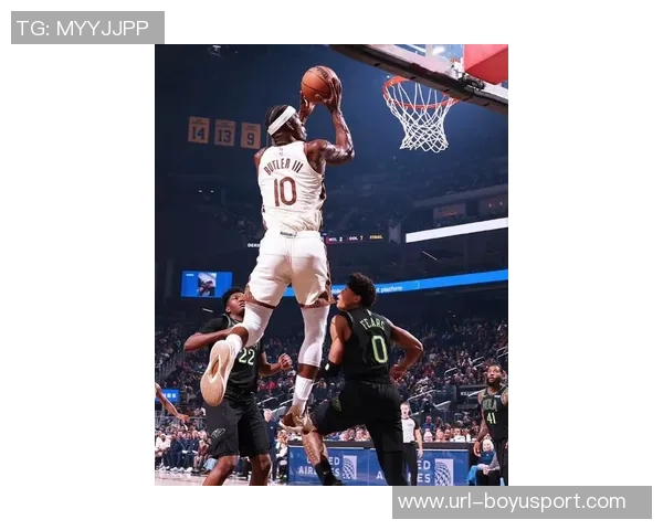 巴特勒复出表现抢眼10投5中贡献19分8篮板6助攻2抢断